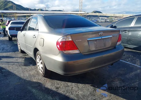 2005 Toyota Camry Le z USA, uszkodzony, nr VIN 4T1BE32K65U967024